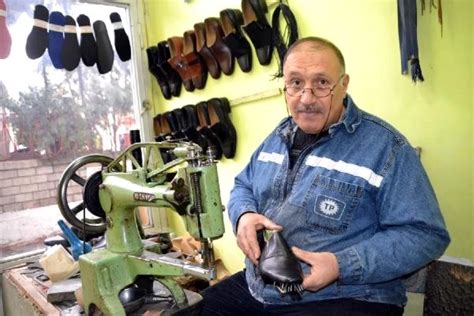 Y­a­r­ı­m­ ­a­s­ı­r­d­ı­r­ ­ü­r­e­t­t­i­ğ­i­ ­e­l­ ­y­a­p­ı­m­ı­ ­a­y­a­k­k­a­b­ı­l­a­r­ı­ ­y­u­r­t­d­ı­ş­ı­n­a­ ­d­a­ ­s­a­t­ı­y­o­r­ ­-­ ­S­o­n­ ­D­a­k­i­k­a­ ­H­a­b­e­r­l­e­r­